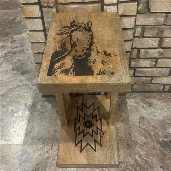 NWT Mango Wood Horse Engraved Side Table - Picture 1 of 4